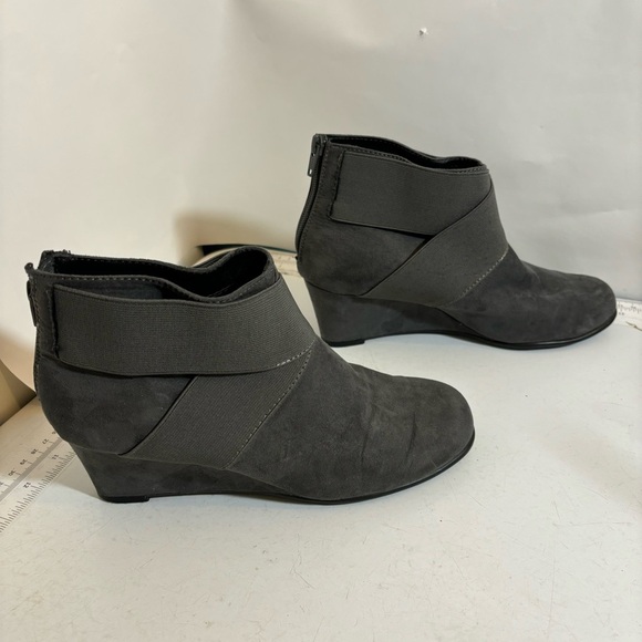 Aerosoles women’s grey wedge heel bootie in size 7.5 - Picture 4 of 14